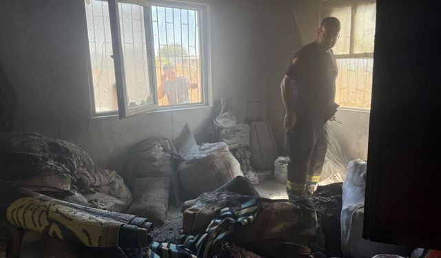Antalya'da yangın çıktı! Evdeki kişi dumandan etkilendi
