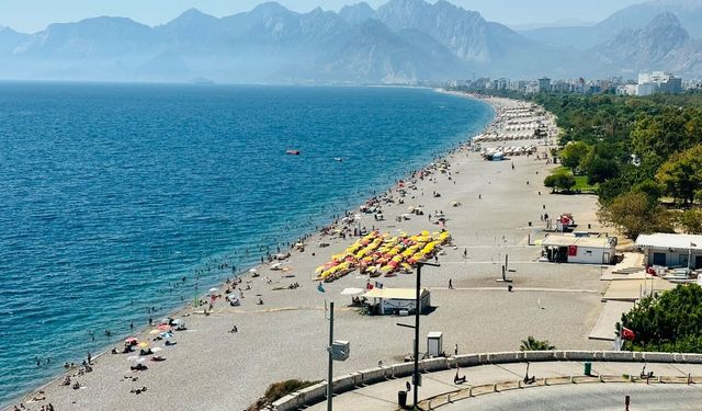 Antalya'da yaz bitmiyor