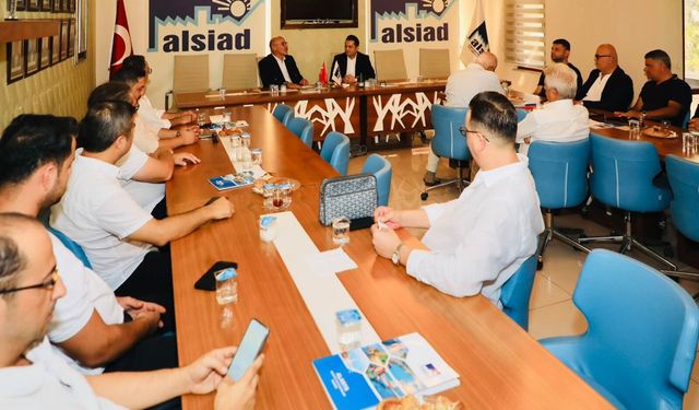 Kaymakam Öztürk’e ALSİAD’dan şeref üyesi plaketi