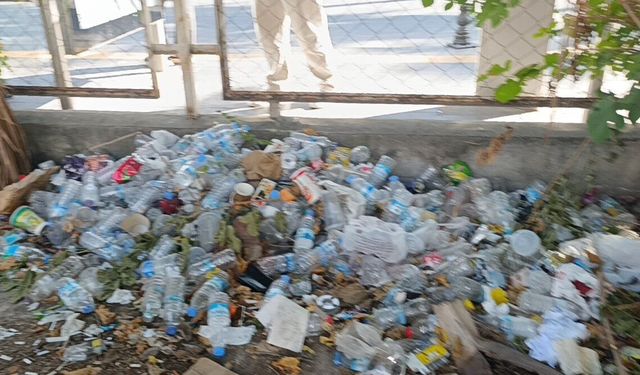 Manavgat'ta boş araziyi çöpe çevirdiler: Pes artık dedirtti
