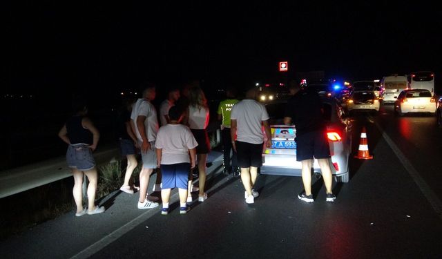 Manavgat-Alanya yolunda köpeğe çarptı, zincirleme kaza oldu