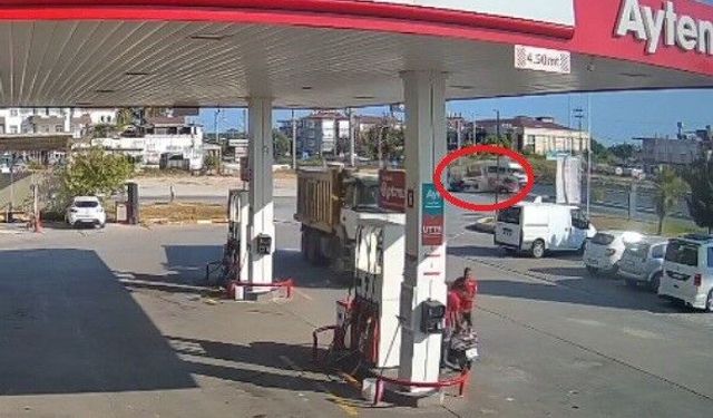 Manavgat-Antalya yolunda otomobil hurdaya döndü