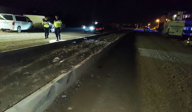 Manavgat’ta Otomobil Refüje Çarptı