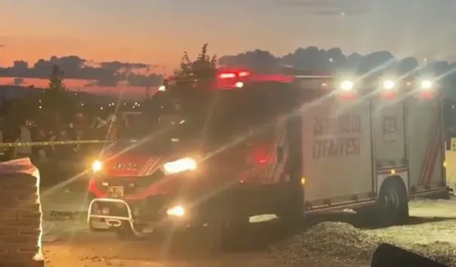 Son dakika l İstanbul Büyükçekmece'de toprak kayması: 2 kişi göçük altında