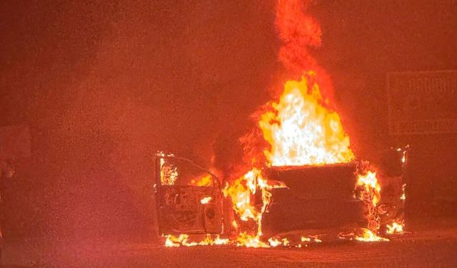 Alanya’da seyir halindeki otomobil yandı