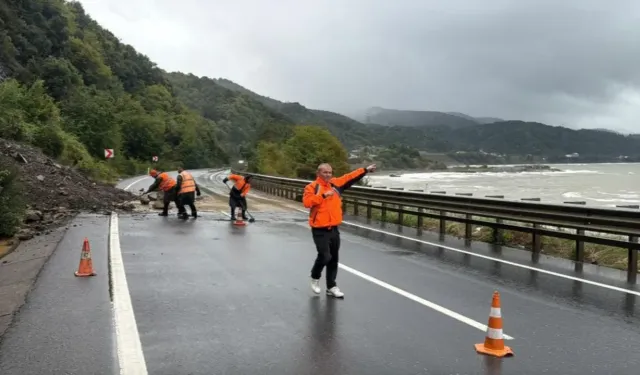Son dakika l Zonguldak-Düzce yolunda heyelan