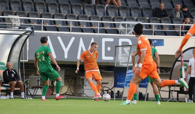 Alanyaspor, hazırlık maçında Amedspor'u 4 golle yendi