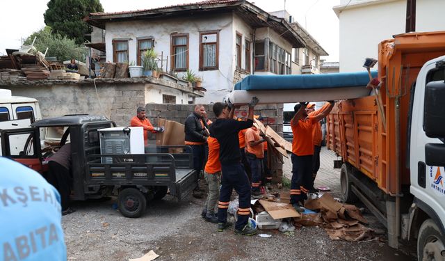 Antalya Balbey’de 15 kamyon atık kaldırıldı