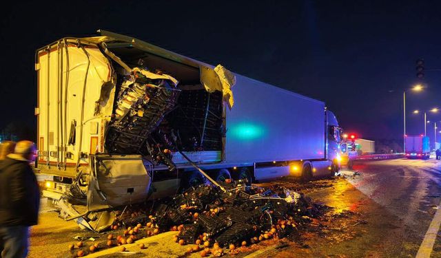 Edirne’de tur otobüsü TIR’a çarptı: 10 yaralı