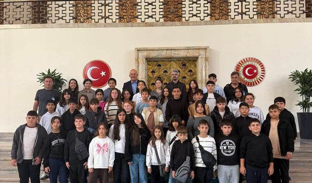 Mevlüt Çavuşoğlu, Alanya'dan gelen öğrencileri TBMM’de ağırladı