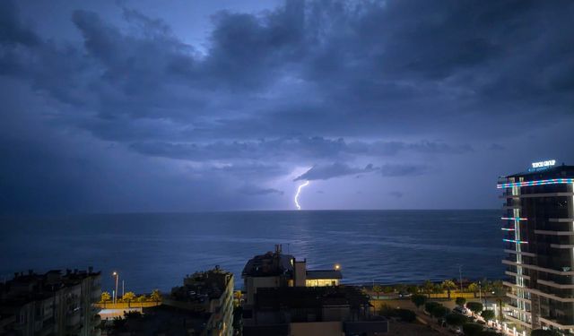 Alanya'da sağanak yağmuru yaşandı
