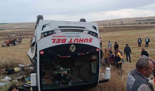 Afyonkarahisar’da yolcu midibüsü devrildi! Çok sayıda yaralı var