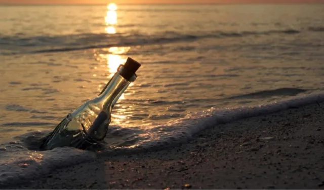 Denizde buldukları şişe sonları oldu