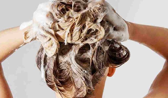 Bu şampuanlar saçlarınızı döküyor, kel kalabilirsiniz! Sakın evinize sokmayın