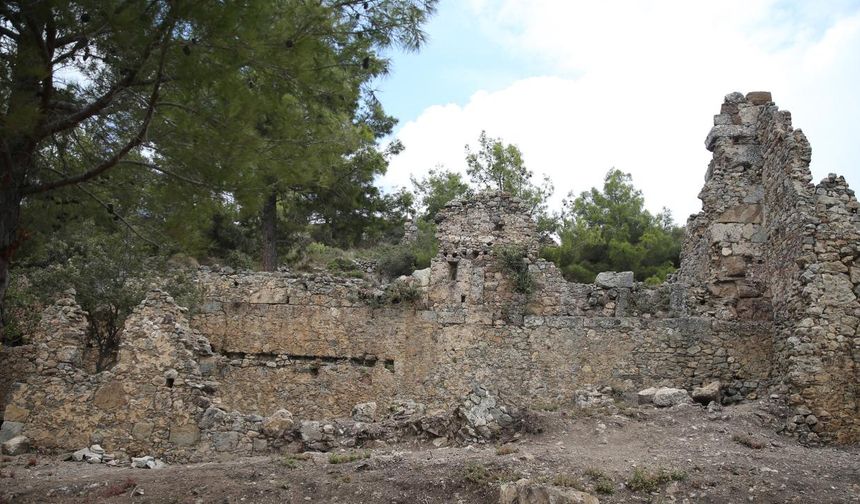 Syedra'da tiyatro ortaya çıkarıldı