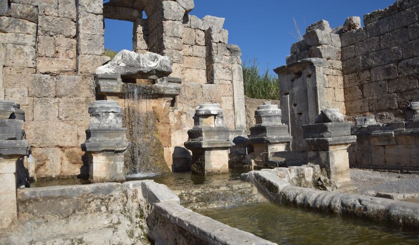 Uzun yıllar sonra Antalya'nın o antik kentinde çeşmeden su aktı