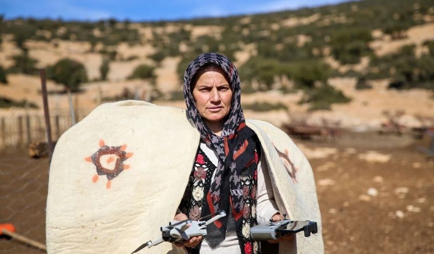 Antalya'da teknolojik çoban: Sürüyü bakın nasıl takip ediyor