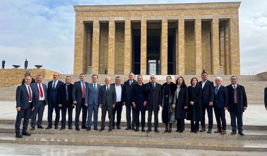 Başkan Özçelik Anıtkabir’i ziyaret etti