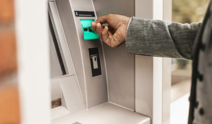 ATM kullanırken, telefonla konuşmak yasaklandı