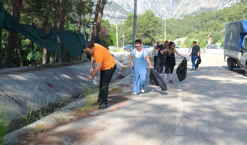 Antalya'da yabancı kadınlardan örnek davranış