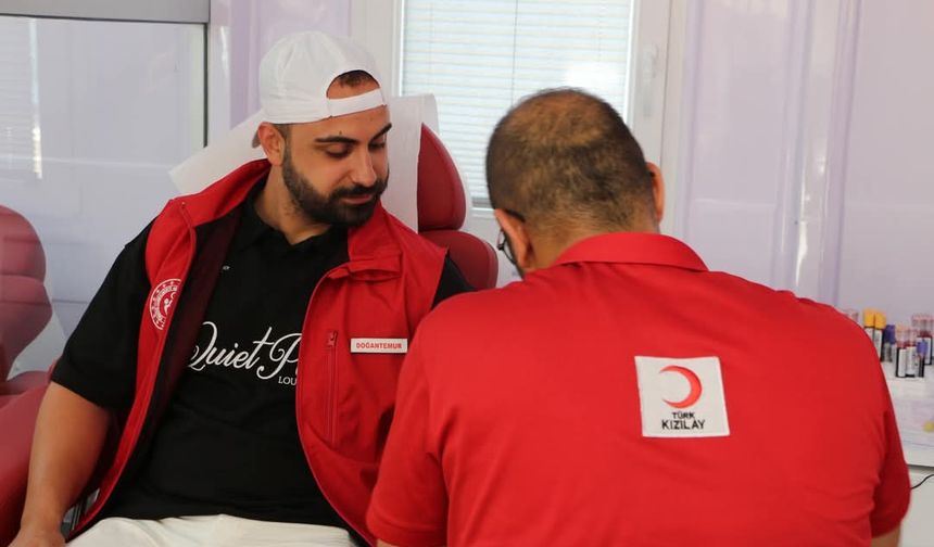 Alanya’da gençlerden 'Vatan Sana Kanımız Feda' mesajı