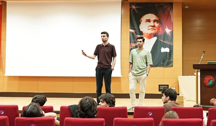Antalya'da gençlik düşüncelerini konuşturdu