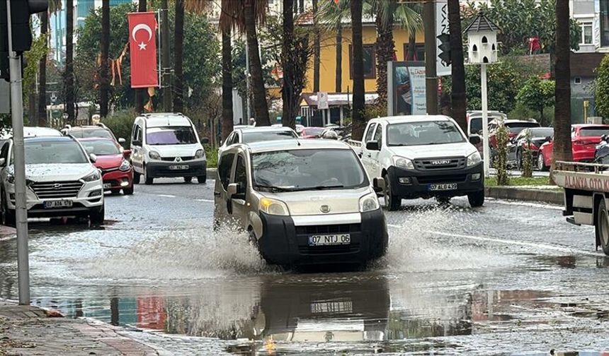 Alanya’da bugün hava nasıl olacak? Sağanak yolda