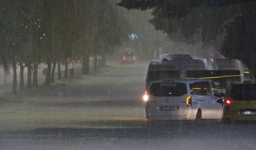 Alanya’da dışarı çıkarken dikkat! Sağanak yağış bekleniyor