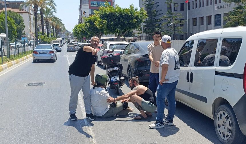 Manavgat'ta ölümden döndüler: Sürücü hastaneye kaldırıldı