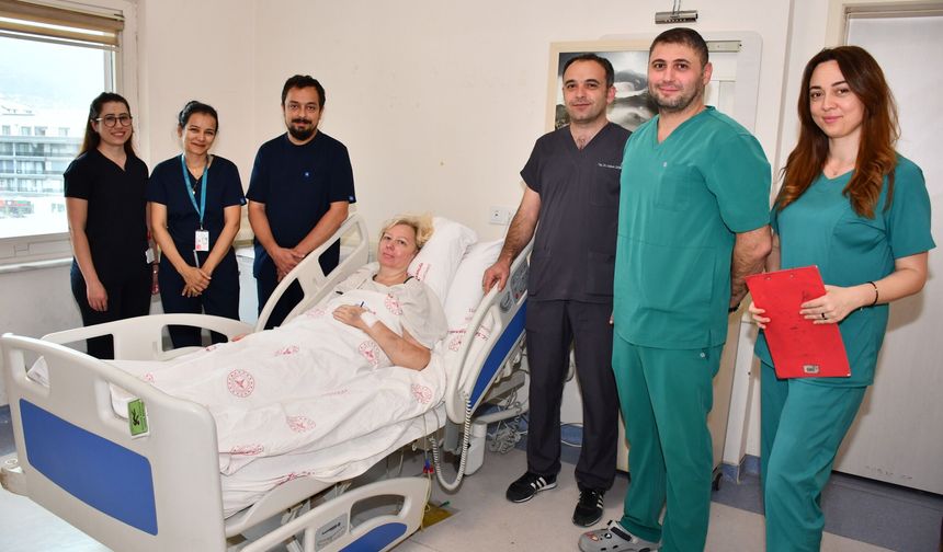 Alanya EAH bir can daha kurtardı: 12 kg kitle çıkarıldı