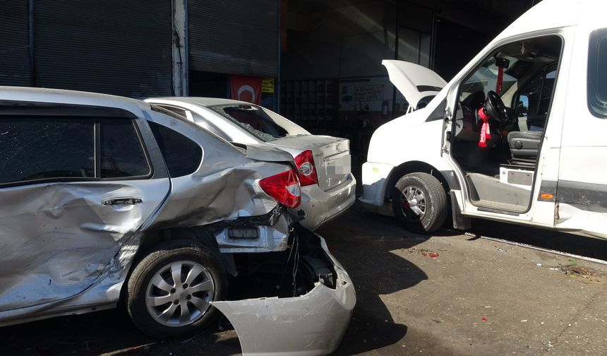 Antalya’da kontrolden çıkan araç dehş*t saçtı