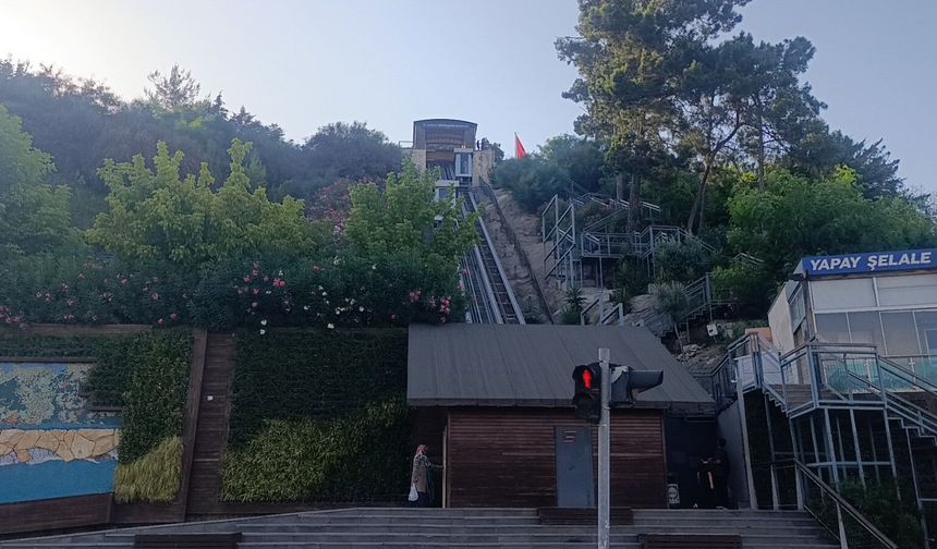 Antalya'da asansör faciası: 5'i turist 11 kişi mahsur kaldı