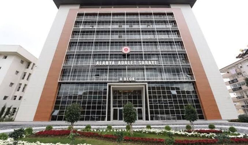 Alanya’da cüzdan çalmanın bedeli ağır oldu: Yakayı ele verdi