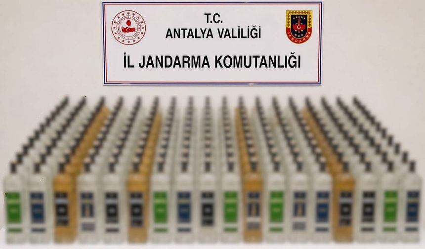 Alanya ve Manavgat'ta iki işletmeden litre litre kaçak alkol çıktı