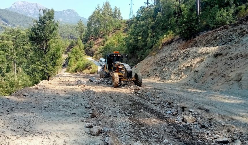 Alanya'nın kırsal mahallelerinde yol mesaisi