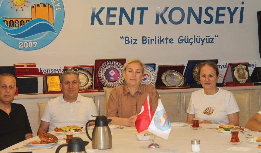 Alanya'da turizm emekçileri için ortak masada toplandılar