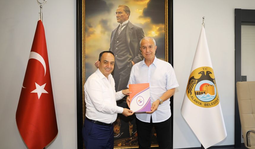 Başkan Özçelik’e kapsamlı esnaf dosyası