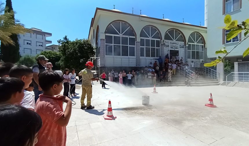 İHH’dan Gazipaşa’da öğrencilere orman yangını eğitimi