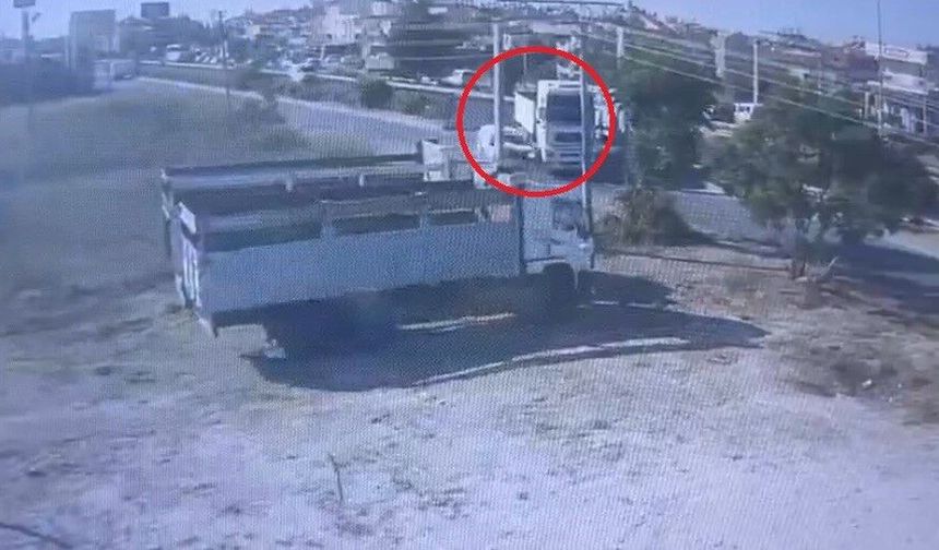 Manavgat'ta kamyondan kaçarken direğe çarptı