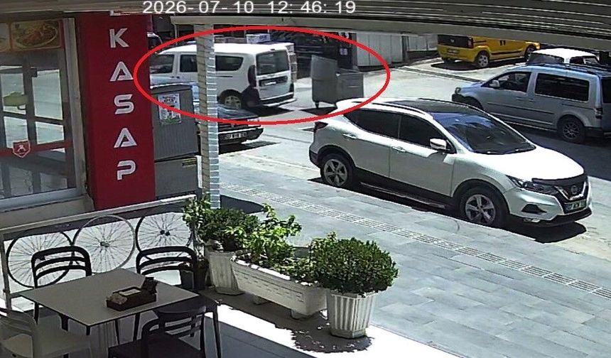 Serik'te akıl almaz kaza: Bir anda araca daldı