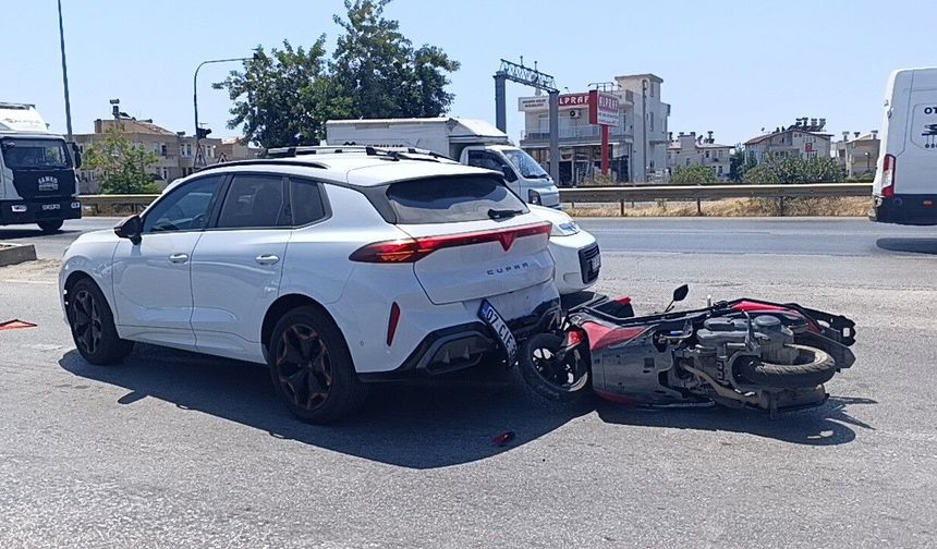 Manavgat'ta feci kaza: Sürücü ölümden döndü