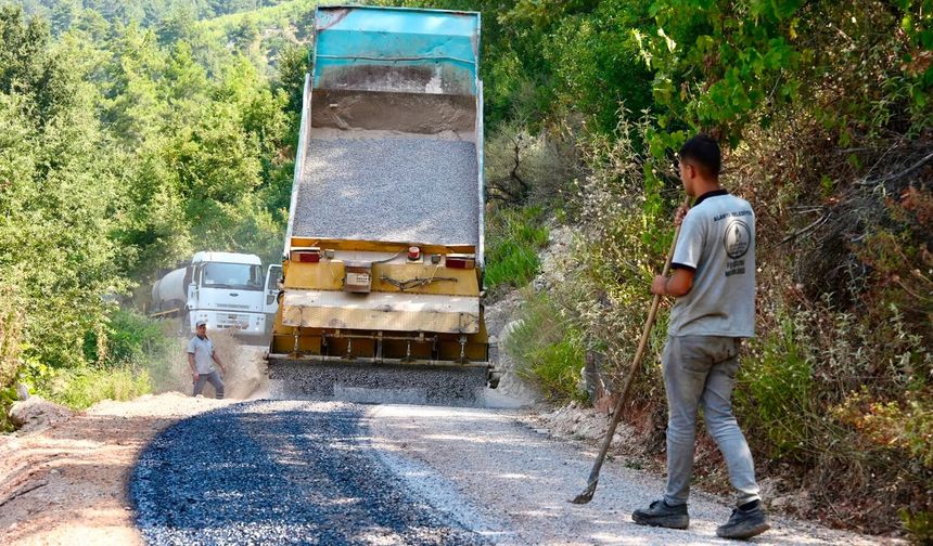 Alanya'nın ulaşım ağı genişliyor: Oba'da 4 km asfalt
