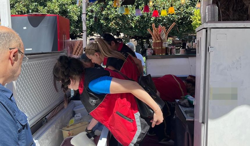 Antalya'da 1 külah dondurmayı 10 Euro'ya satmaya çalıştı!