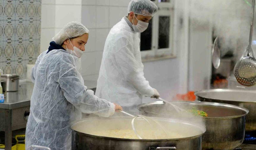 Antalya'da 600 haneye yemek desteği