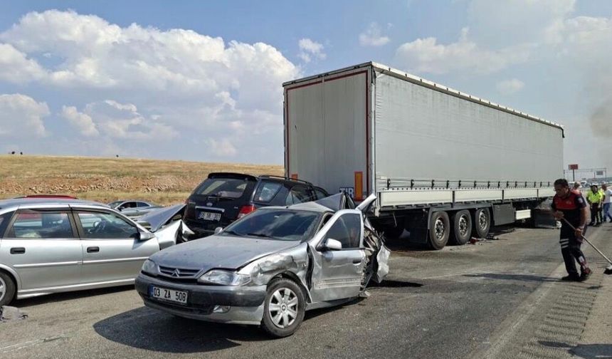 Antalya’da facia yaşanıyordu! 13 araç birbirine girdi