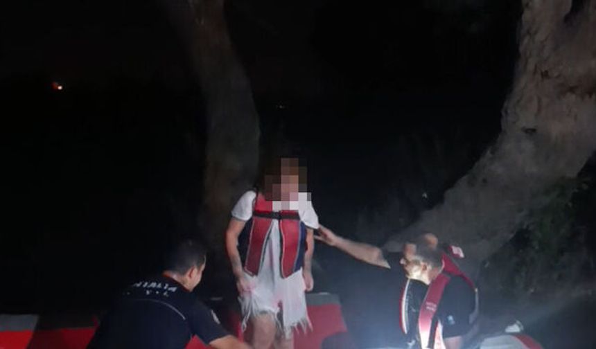 Manavgat Irmağı’nda mahsur kalan kadın kurtarıldı