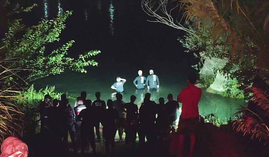 Manavgat Şelalesi’nde gece yarısı can pazarı