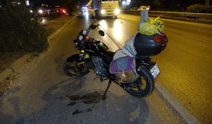 Manavgat'ta motosiklet yayaya çarptı: 2 yaralı