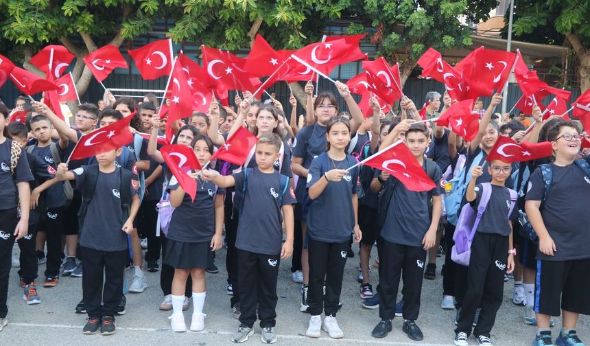 Alanya’da 65 bin öğrenci için bugün ders zili çaldı