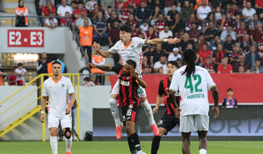 Alanya'ya deplasman zaferi kafa golleri ile geldi